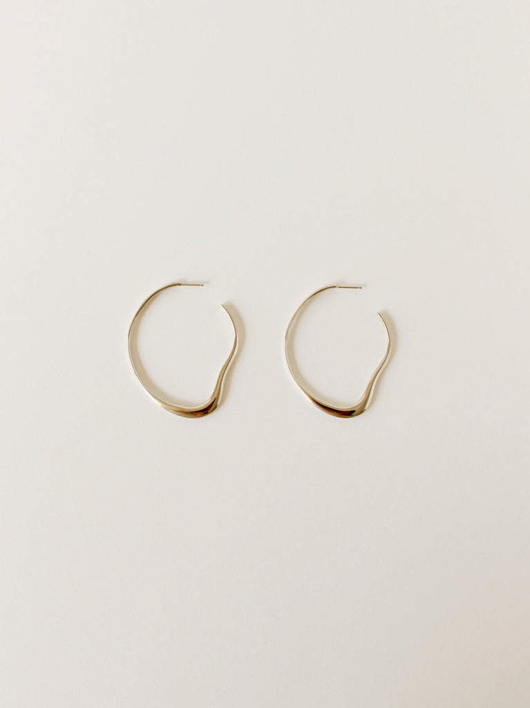ミニマルデザイン Wave earrings ピアス- CALL MOON