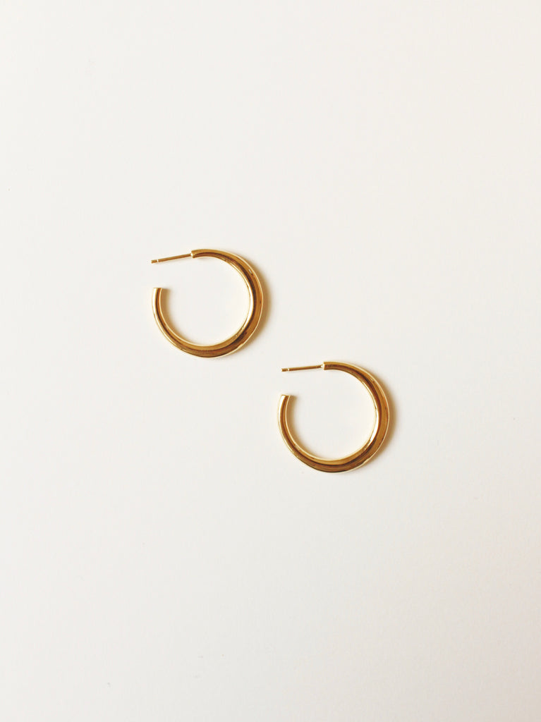 ミニマルなデザインのゴールドピアス　Minimal earrings