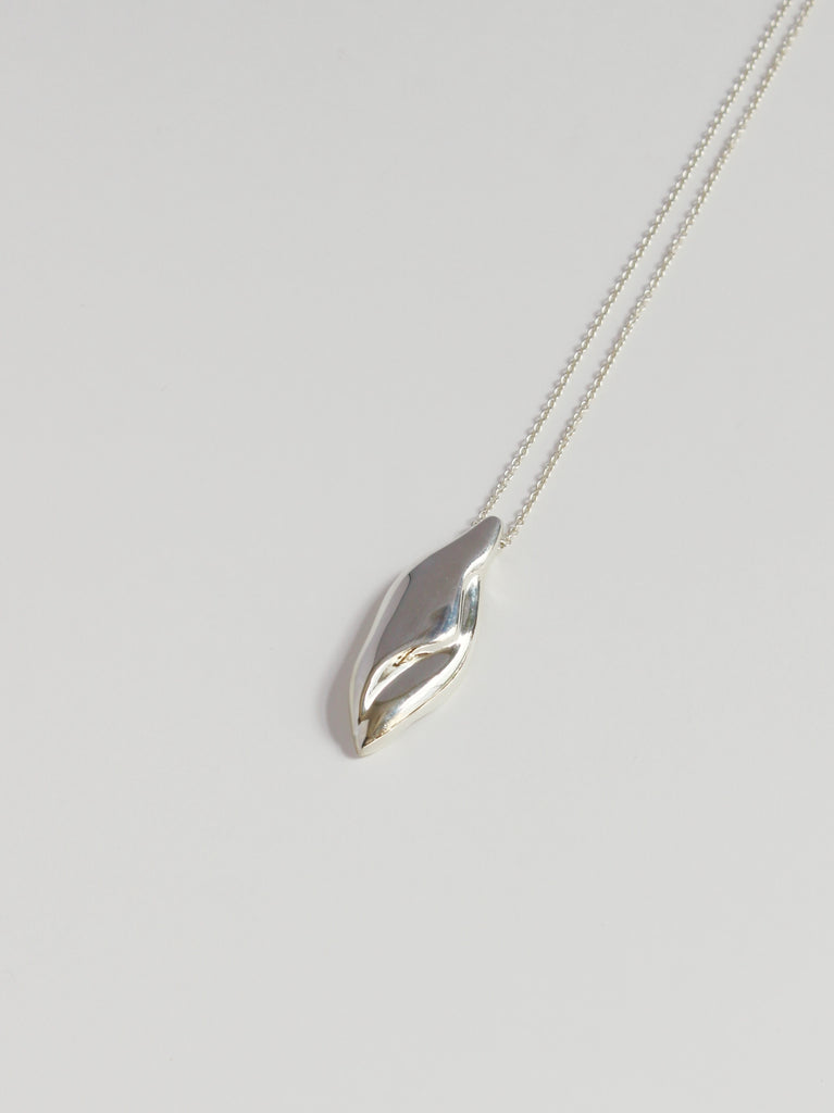 Lily necklace