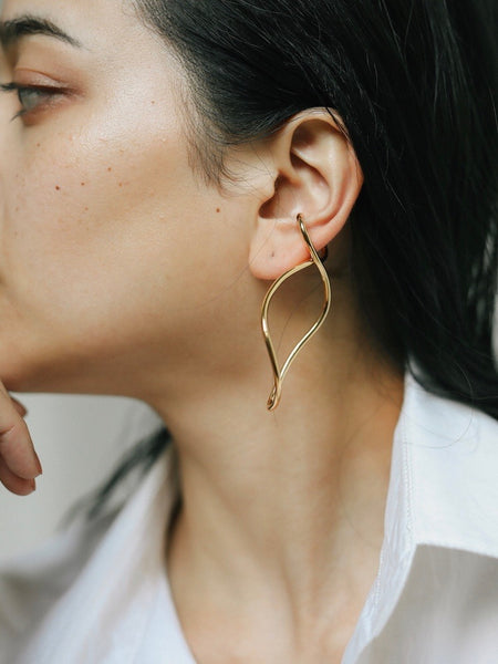 Void ear cuff in gold