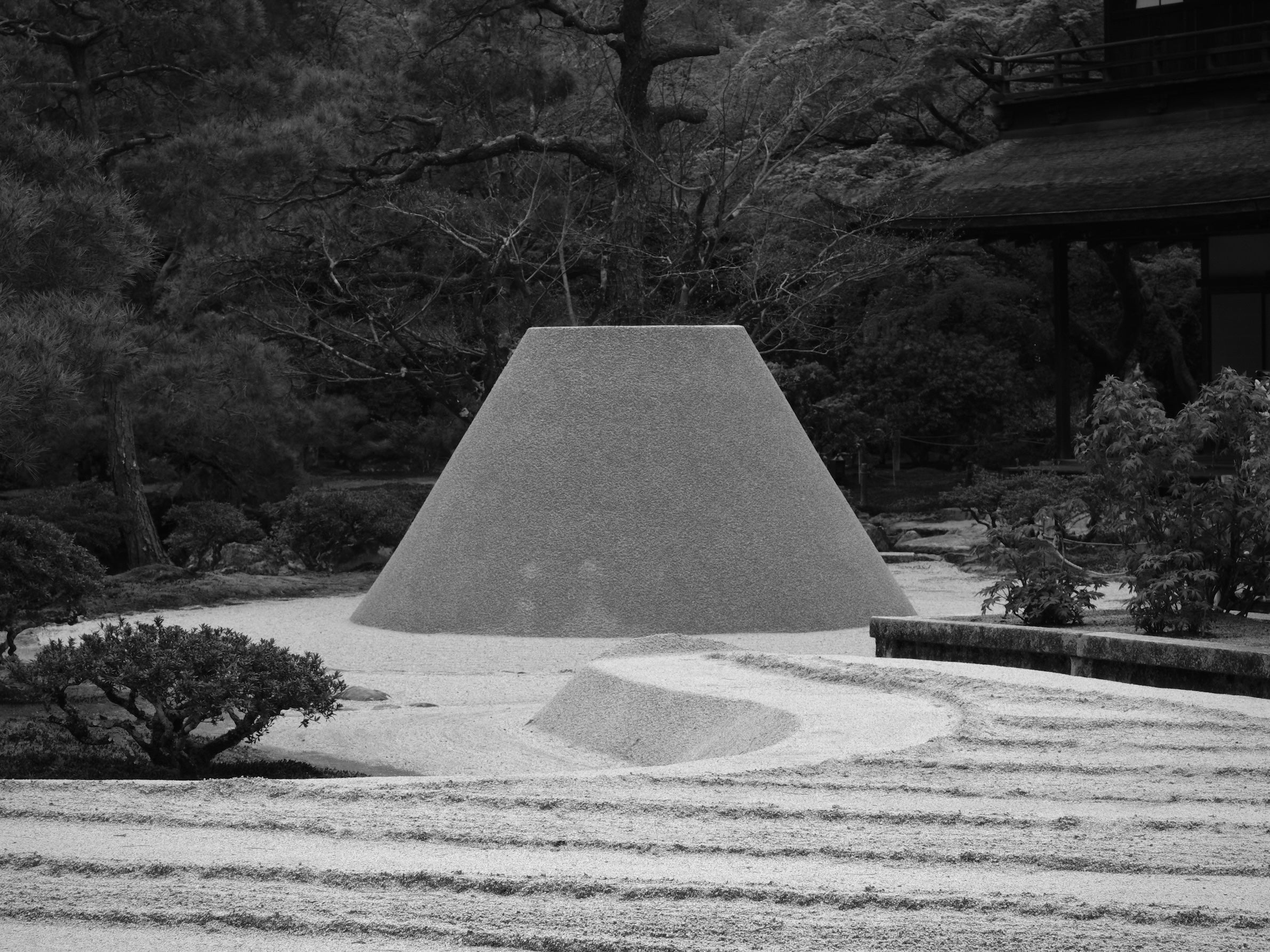 銀閣寺 ― 月を待つ庭