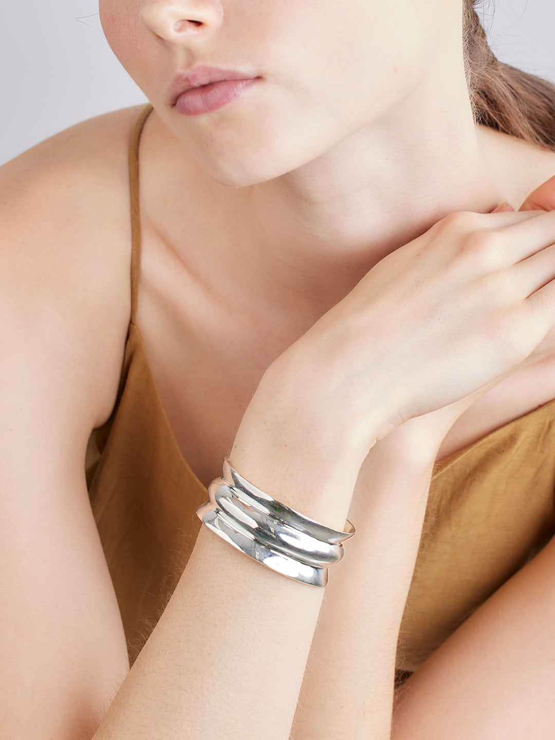 シルバームーン彫金工房 K18の枝バングル・太 シルバームーン彫金工房