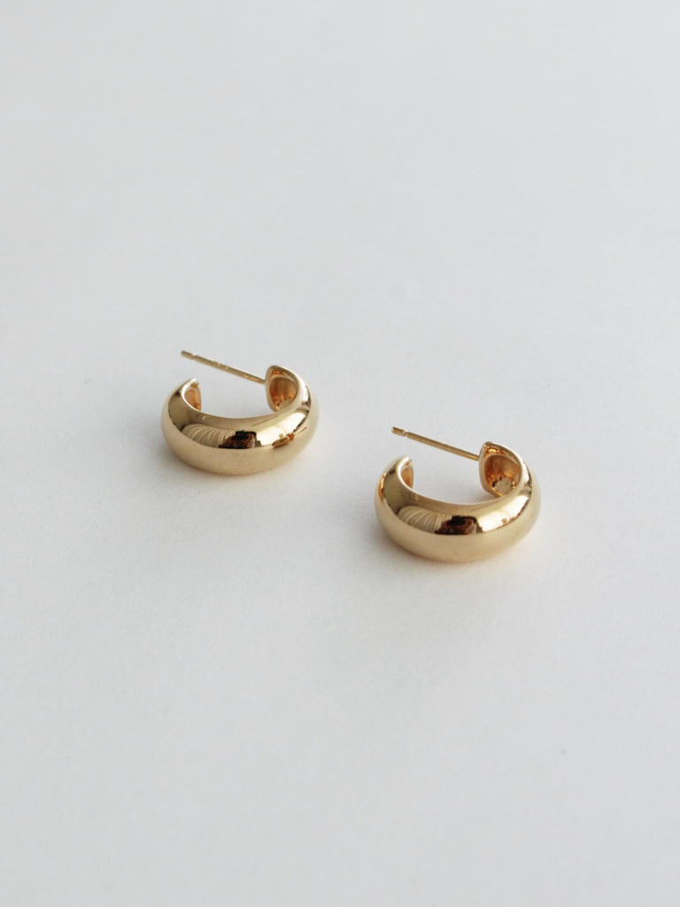 Venus earrings in gold