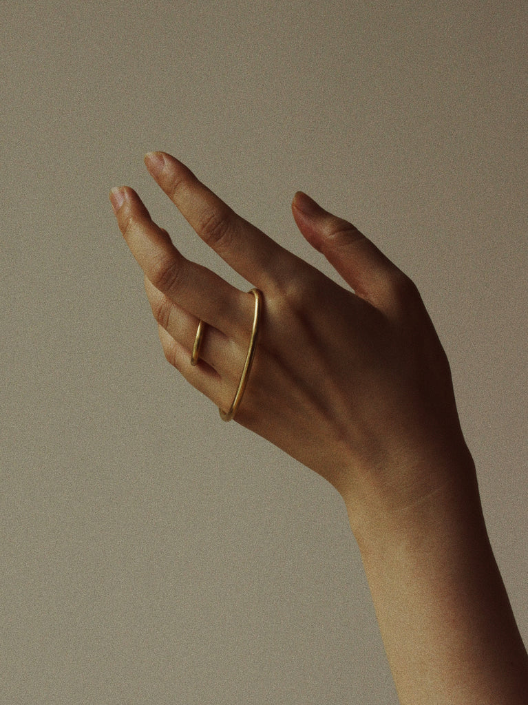 Void ring in gold