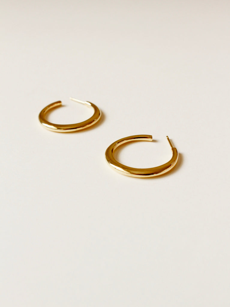 ミニマルなデザインのゴールドピアス　Minimal earrings