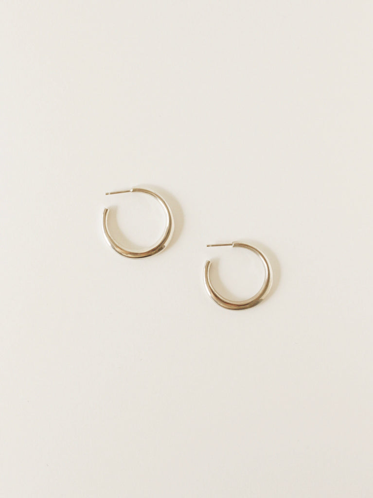 ミニマルなデザインのシルバーピアス　Minimal earrings