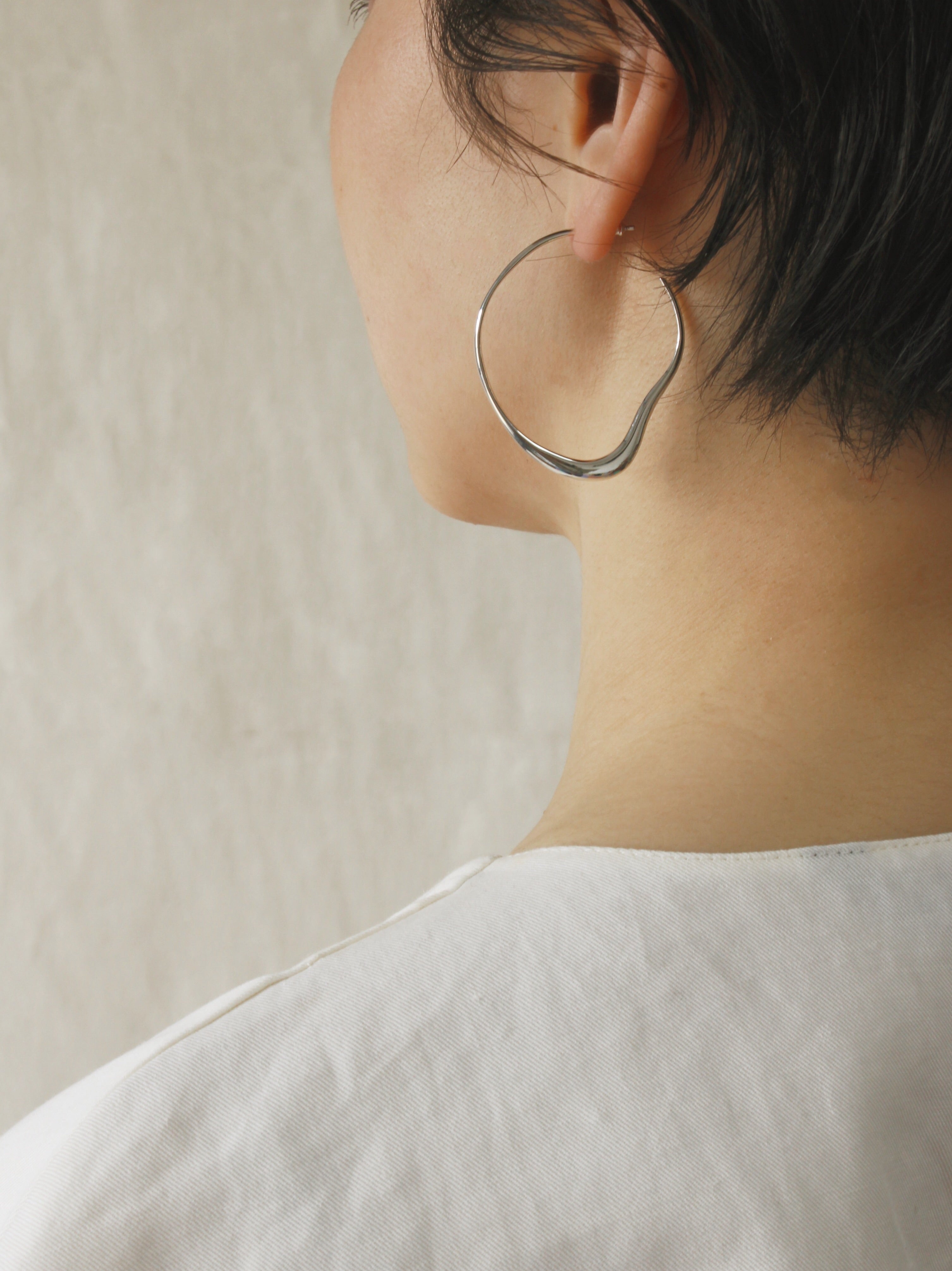 ミニマルデザイン Wave earrings ピアス- CALL MOON