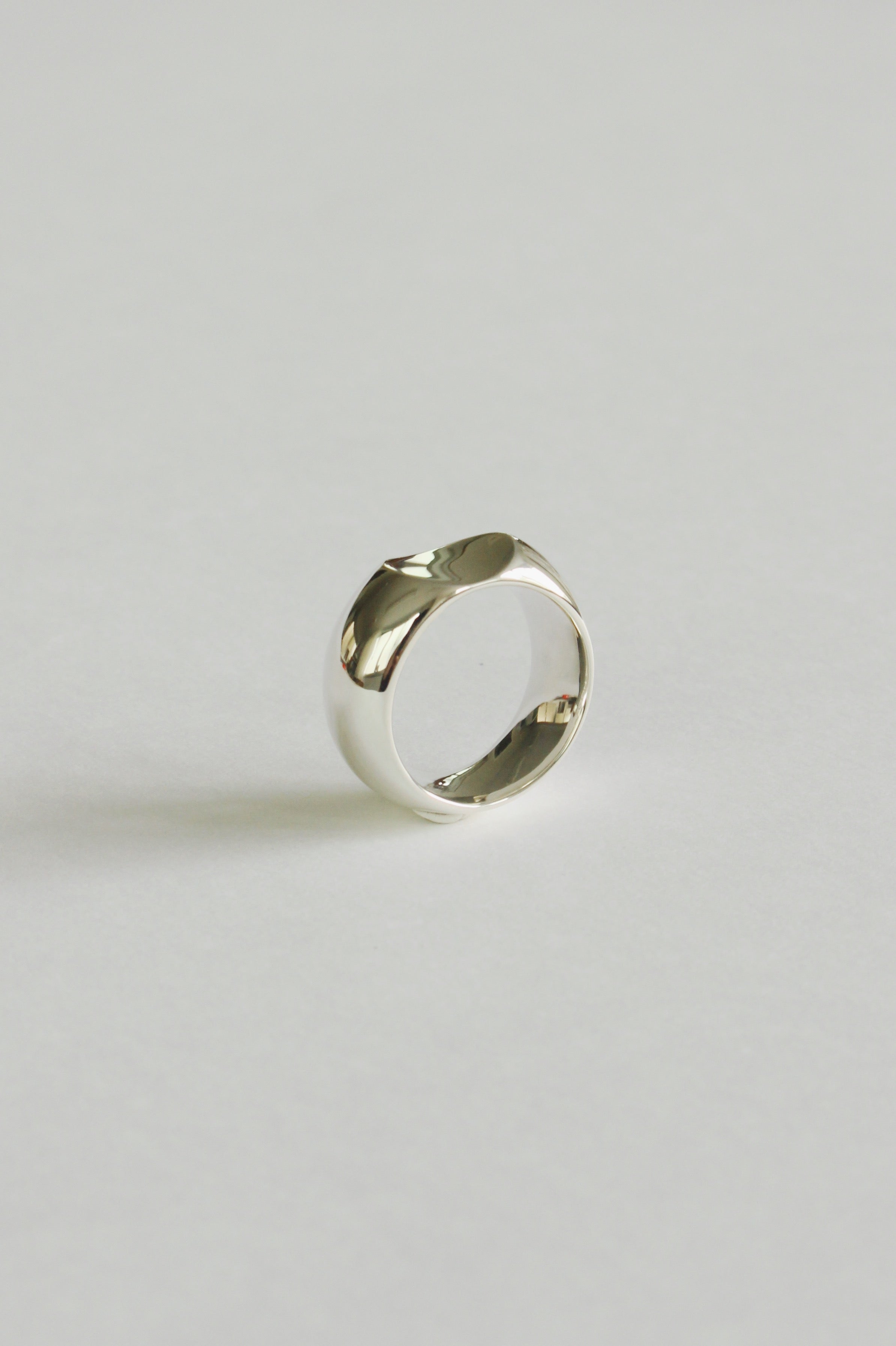 Imperfect ring in silver