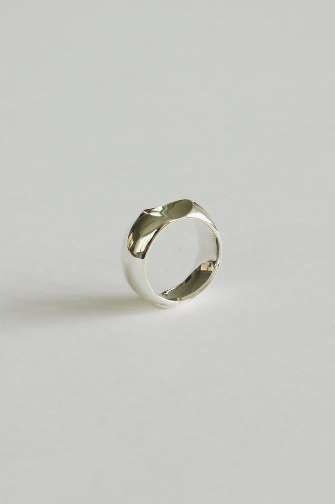 Imperfect ring in silver