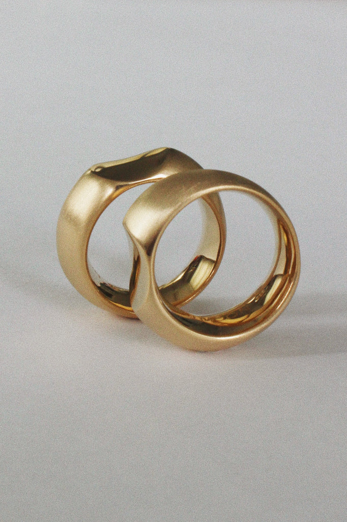 Imperfect ring MAT in gold