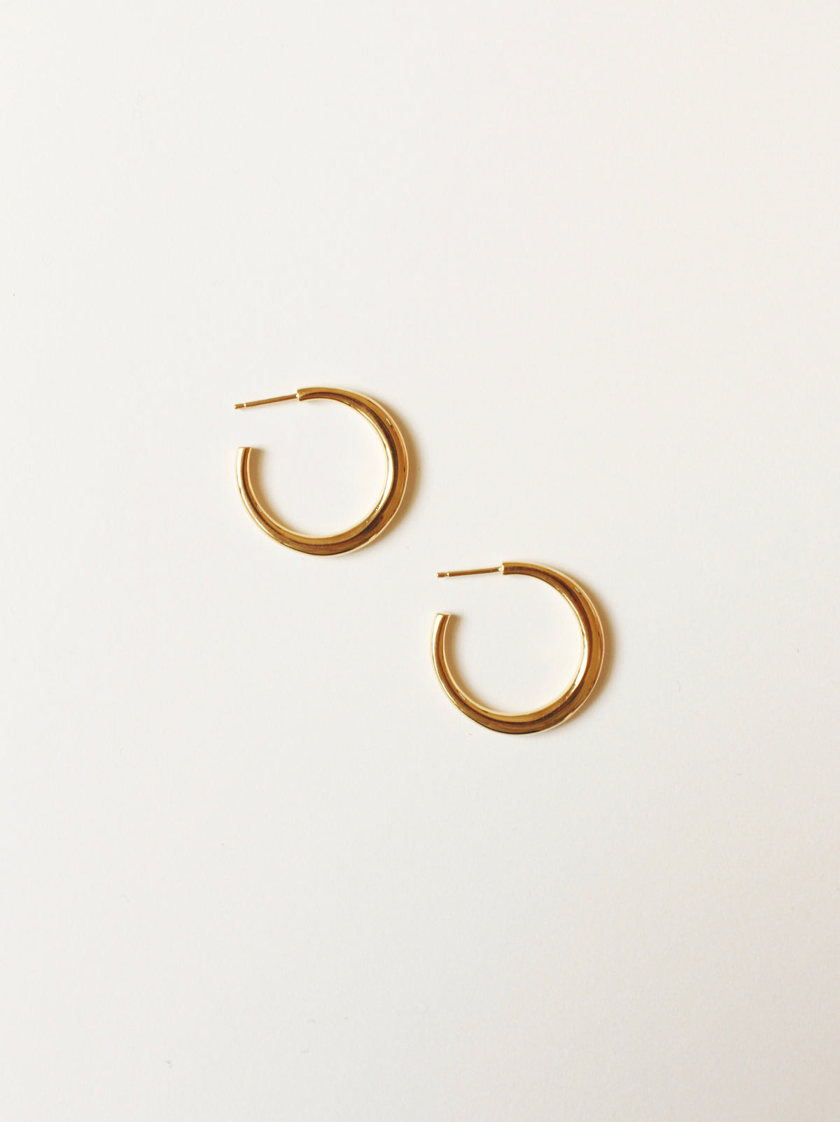 Halo earrings in gold