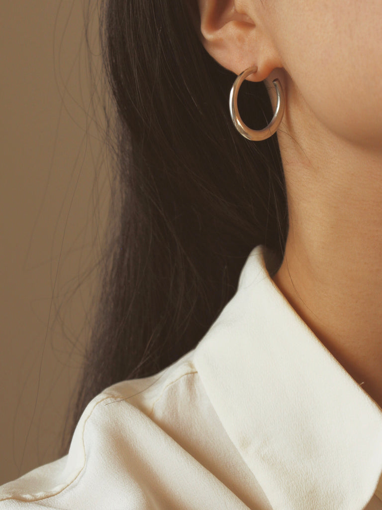 ミニマルなデザインのゴールドピアス　Minimal gold earrings